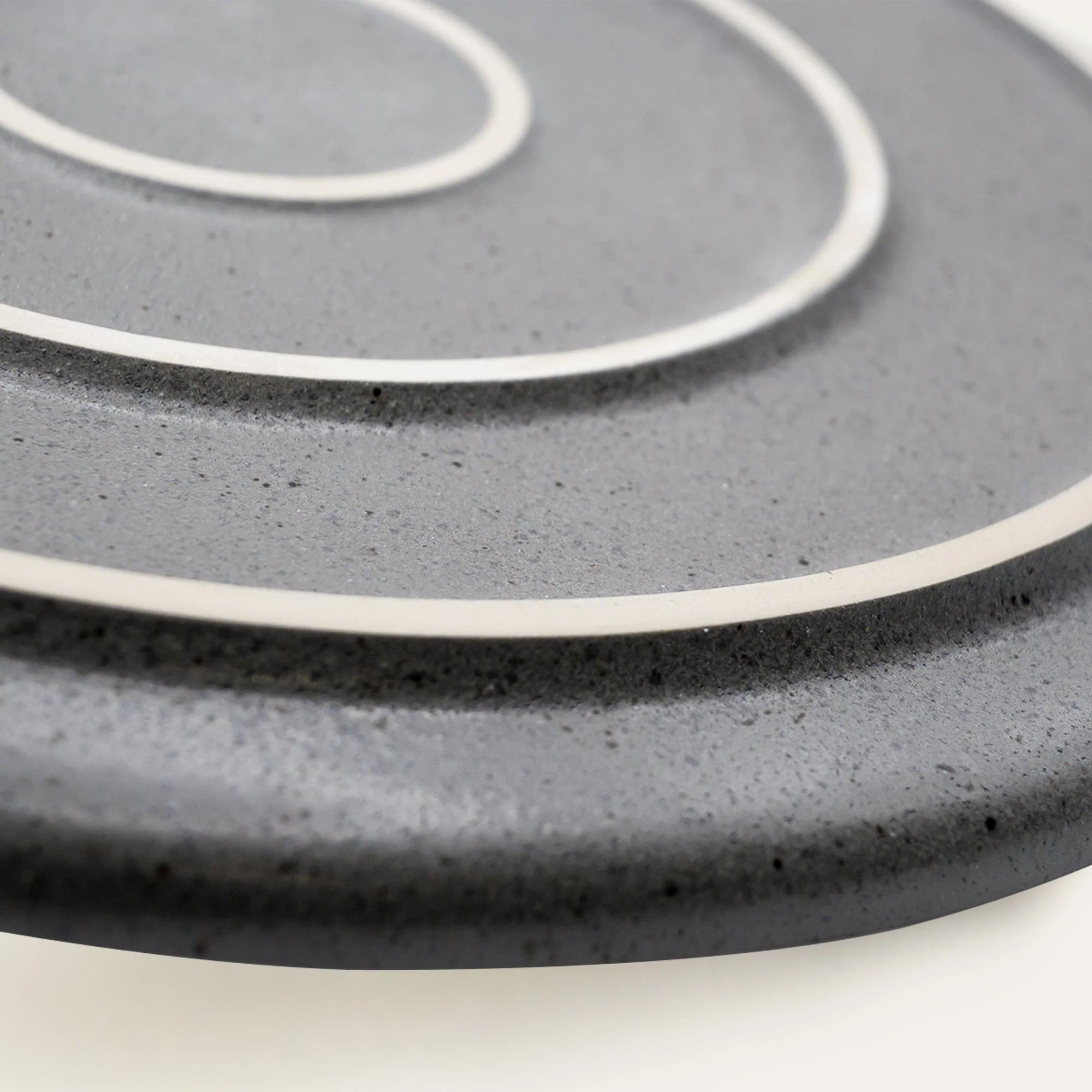 Ddoria Stoneware Dinner Plate (Granite Grey)